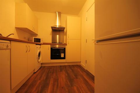 4 bedroom flat to rent, Claremont Road, Spital Tongues, Newcastle Upon Tyne