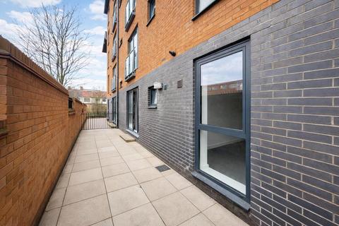 1 bedroom flat to rent, Parham Drive, Ilford