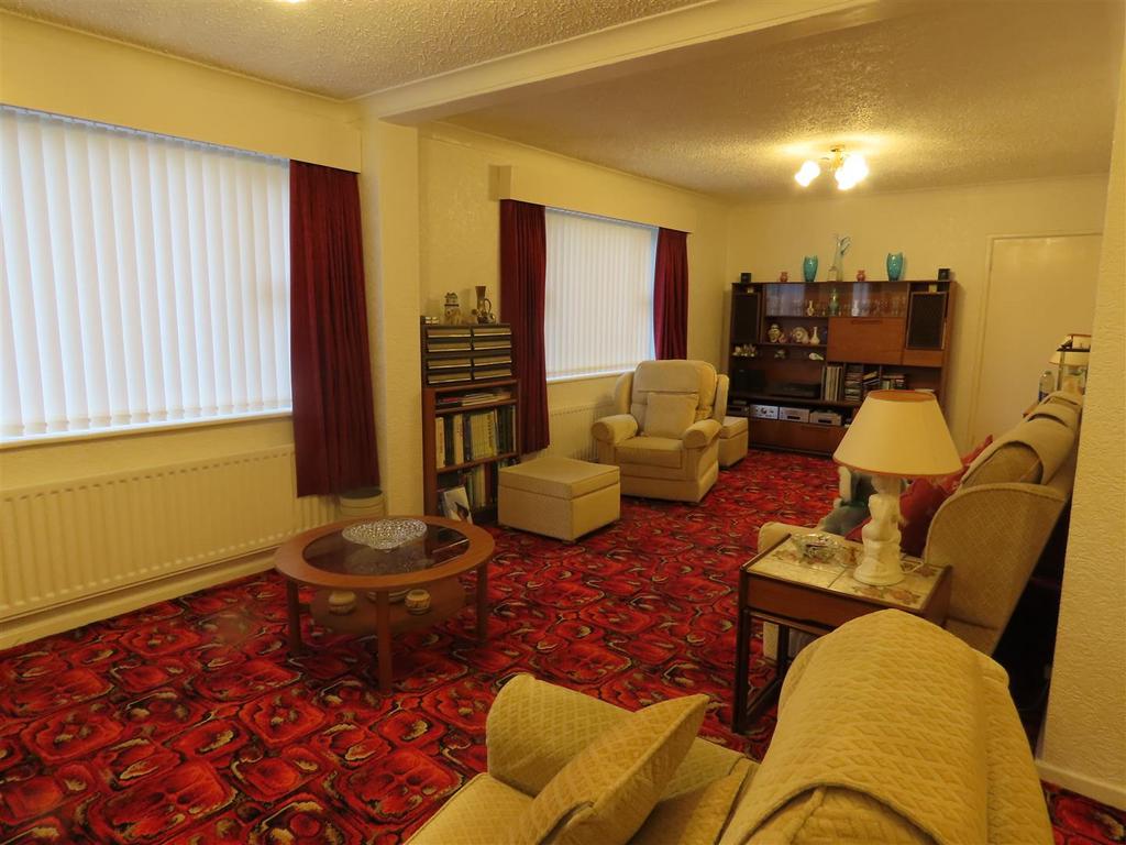 Lounge/dining room