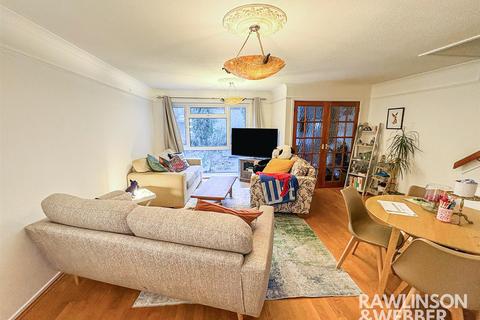 undefined, Buckingham Gardens, West Molesey KT8
