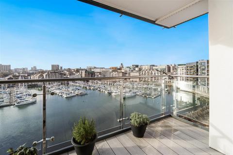 2 bedroom apartment to rent, Marrowbone Slip, Plymouth