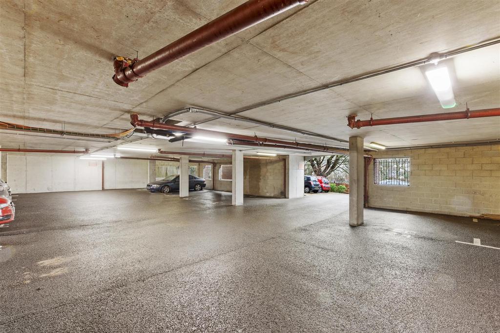 14 Clement Court, St. Marks Close, HP13 6 HQ-13.jpg