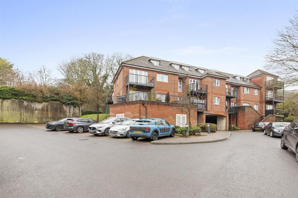 14 Clement Court, St. Marks Close, HP13 6 HQ-12.jpg