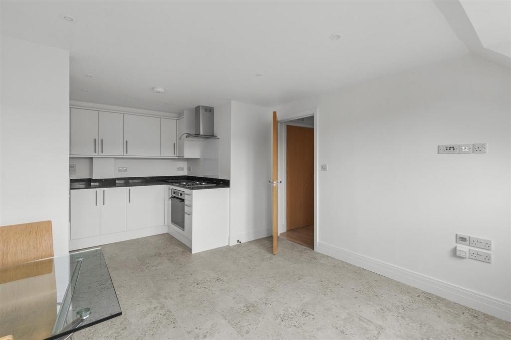 14 Clement Court, St. Marks Close, HP13 6 HQ-5.jpg