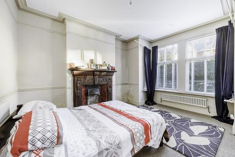 2 bedroom ground floor flat to rent, Whitehall Gardens, Acton