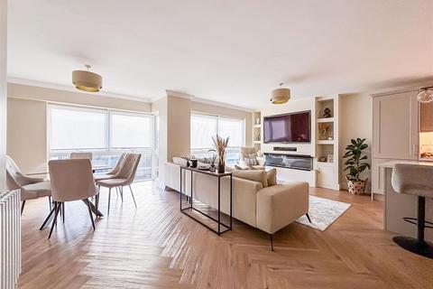2 bedroom apartment for sale, First Avenue, Westcliff-On-Sea SS0