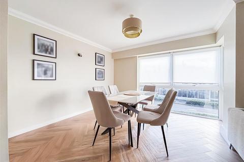 2 bedroom apartment for sale, First Avenue, Westcliff-On-Sea SS0