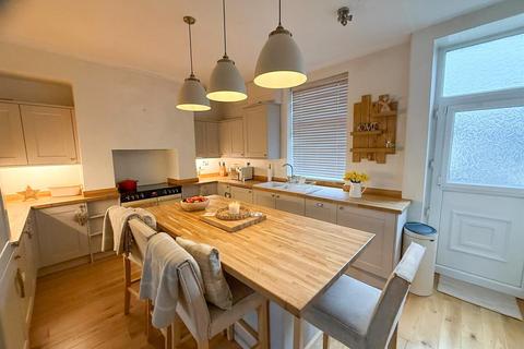4 bedroom terraced house for sale, Oakland Street, Silsden