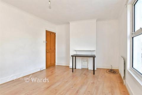2 bedroom end of terrace house to rent, Smith Street Rochester ME2