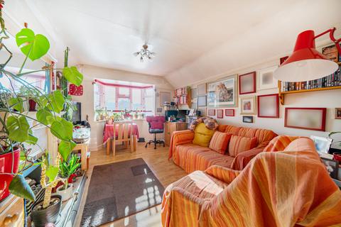 2 bedroom maisonette for sale, Trevor Crescent, Ruislip