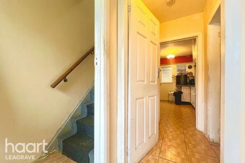 undefined, Gelding Close, Luton