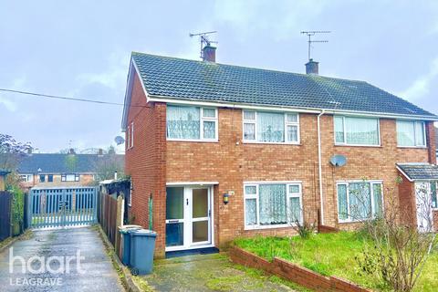 undefined, Gelding Close, Luton
