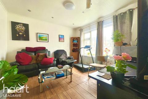 undefined, Gelding Close, Luton