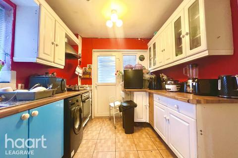 undefined, Gelding Close, Luton