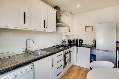1 bedroom flat for sale, 172 Selsdon Road, South Croydon CR2