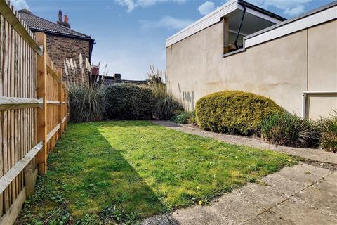 1 bedroom flat for sale, 172 Selsdon Road, South Croydon CR2