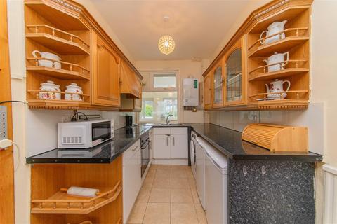 3 bedroom terraced house to rent, Montpelier Road, London