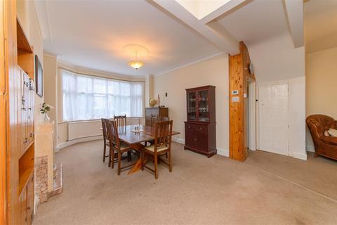 3 bedroom terraced house to rent, Montpelier Road, London