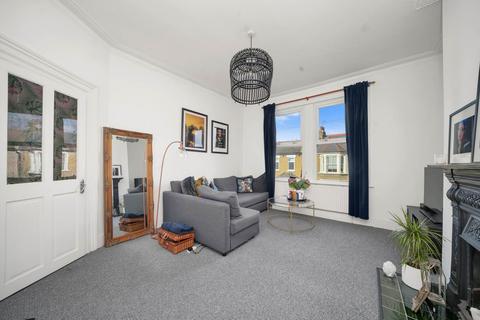 2 bedroom flat for sale, Thornhill Road, Leyton, E10