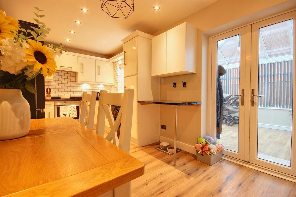 Dining kitchen