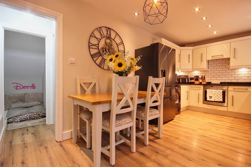 Dining kitchen