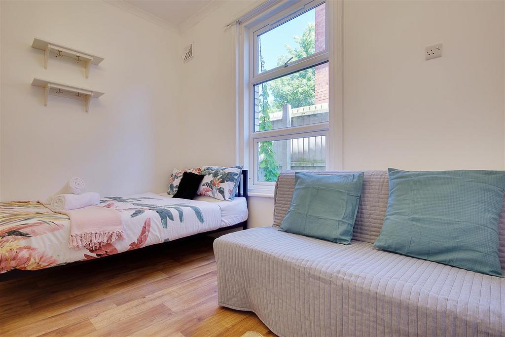 Heron Court Flat 1a H.jpg
