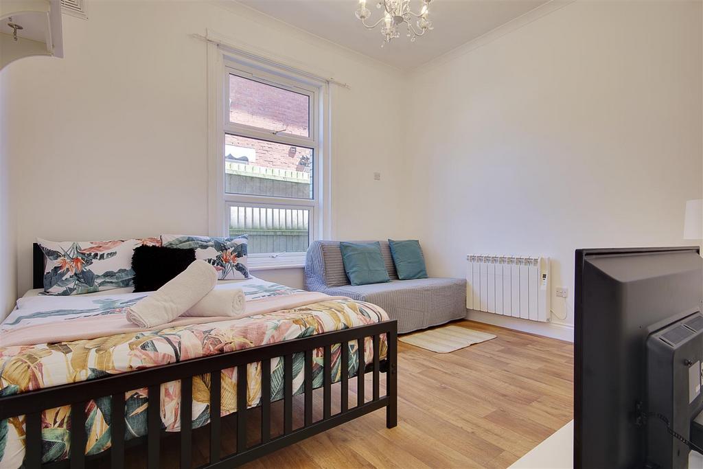 Heron Court Flat 1a I.jpg