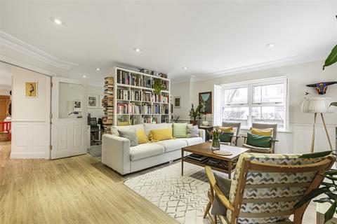 Seymour Court, Putney, SW15
