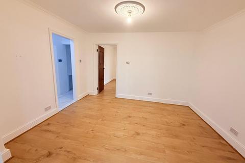 2 bedroom flat to rent, Stanhope Gardens, Dagenham RM8