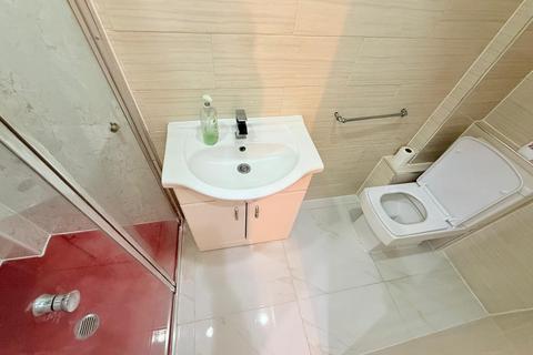 2 bedroom flat to rent, Stanhope Gardens, Dagenham RM8