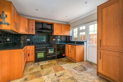 4 bedroom detached house for sale, Primrose Drive, Hook RG27