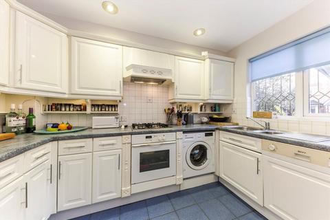 2 bedroom house to rent, Southlands Drive, London SW19