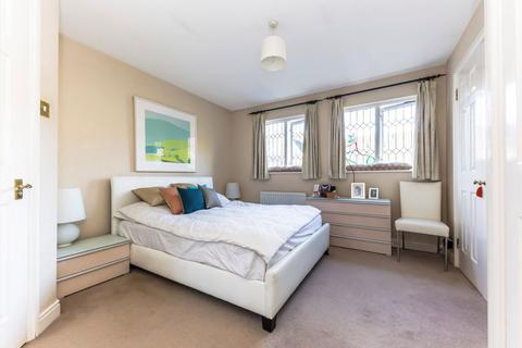 2 bedroom house to rent, Southlands Drive, London SW19