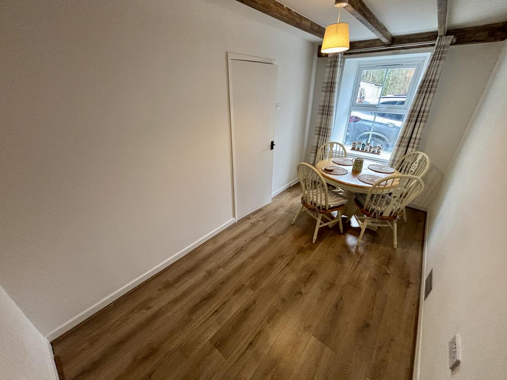 Sitting room/dining room