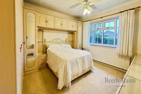 2 bedroom bungalow for sale, Hawthorn Drive, Selby YO8