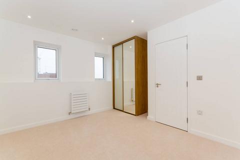 2 bedroom flat to rent, Cezanne Road, East Acton, London, W3