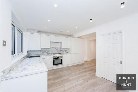 3 bedroom end of terrace house to rent, Wroths Path, Loughton, IG10