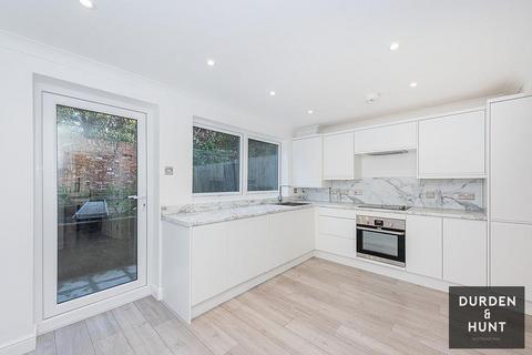 3 bedroom end of terrace house to rent, Wroths Path, Loughton, IG10
