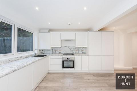 3 bedroom end of terrace house to rent, Wroths Path, Loughton, IG10