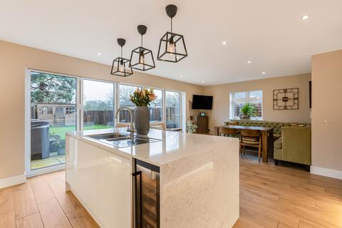 4 bedroom detached house for sale, Carisbrooke Road, St. Albans, Hertfordshire, AL2