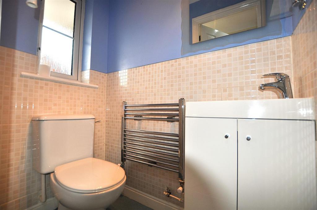 Downstairs WC.JPG