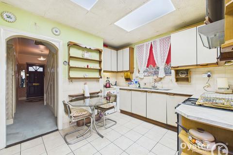 3 bedroom semi-detached house for sale, Ravenscraig Road, London, N11