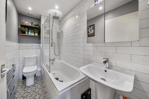 1 bedroom apartment for sale, Streatham Common North, London SW16