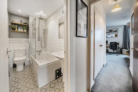 1 bedroom apartment for sale, Streatham Common North, London SW16