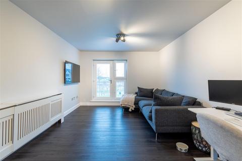 2 bedroom ground floor flat for sale, Croll Gardens, Perth