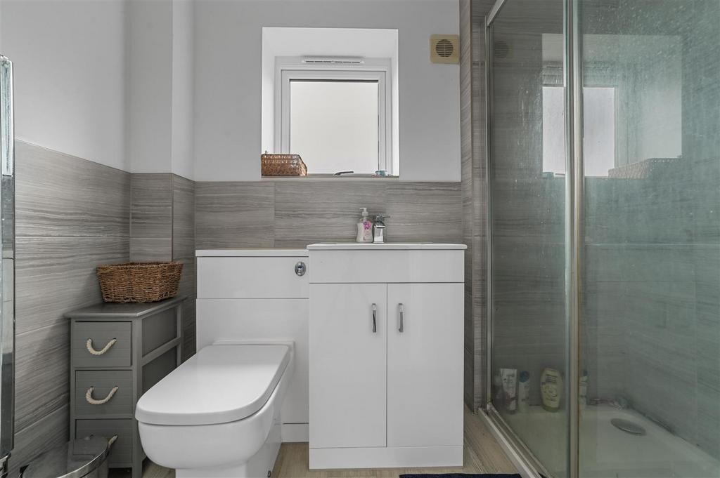 En suite to bedroom one