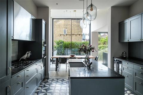 6 bedroom end of terrace house for sale, Geraldine Road, London, SW18