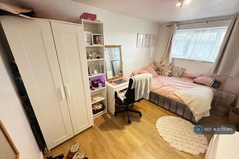 undefined, Dolphin Close, Surbiton, KT6