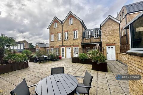 2 bedroom flat to rent, Hampton Court Mews, East Molesey, KT8