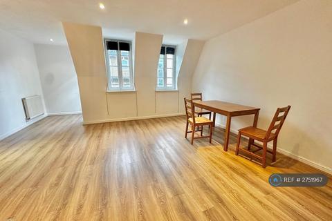 2 bedroom flat to rent, Hampton Court Mews, East Molesey, KT8
